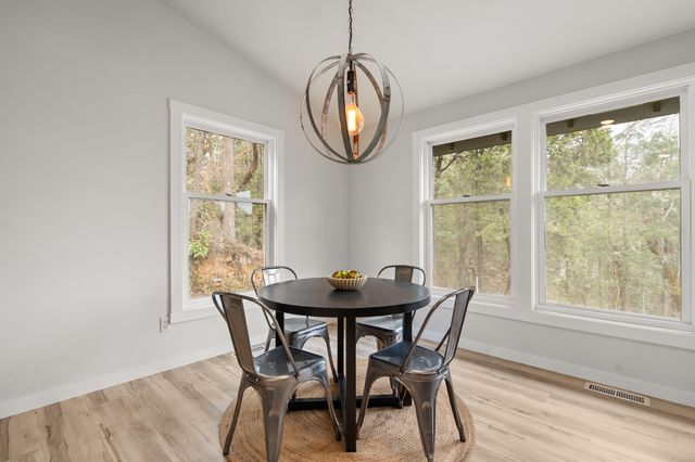 170 Pine Ridge Drive, Grants Pass, OR 97527