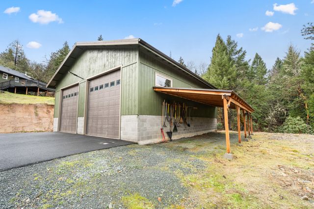 170 Pine Ridge Drive, Grants Pass, OR 97527