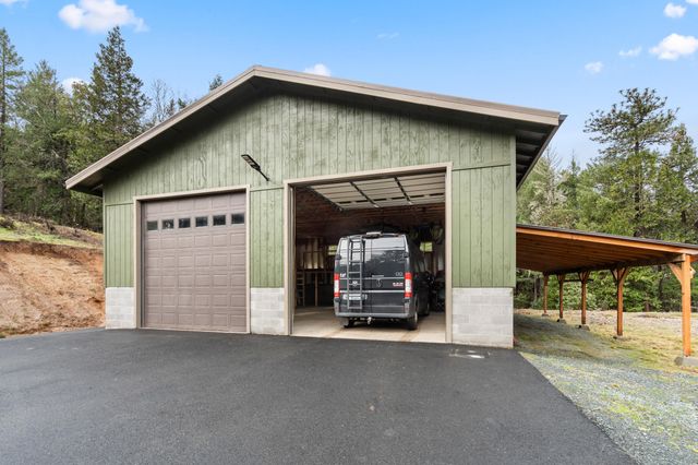 170 Pine Ridge Drive, Grants Pass, OR 97527