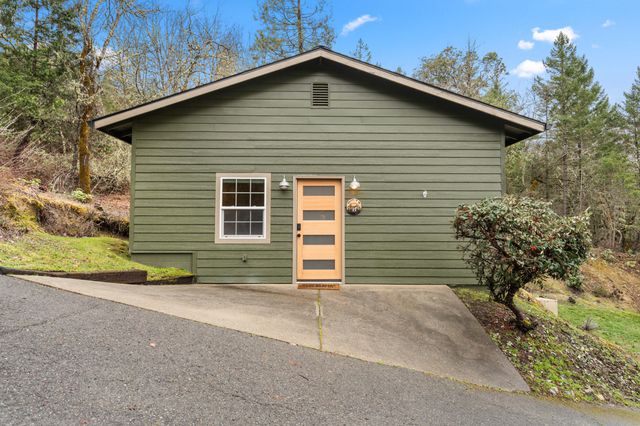 170 Pine Ridge Drive, Grants Pass, OR 97527