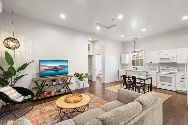 170 Pine Ridge Drive, Grants Pass, OR 97527