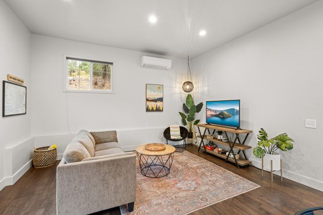 170 Pine Ridge Drive, Grants Pass, OR 97527