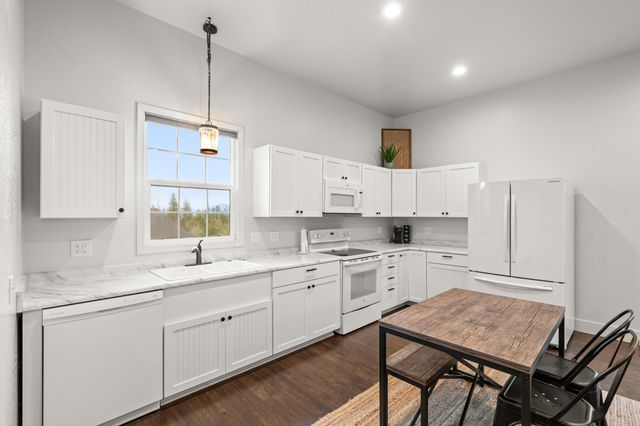 170 Pine Ridge Drive, Grants Pass, OR 97527