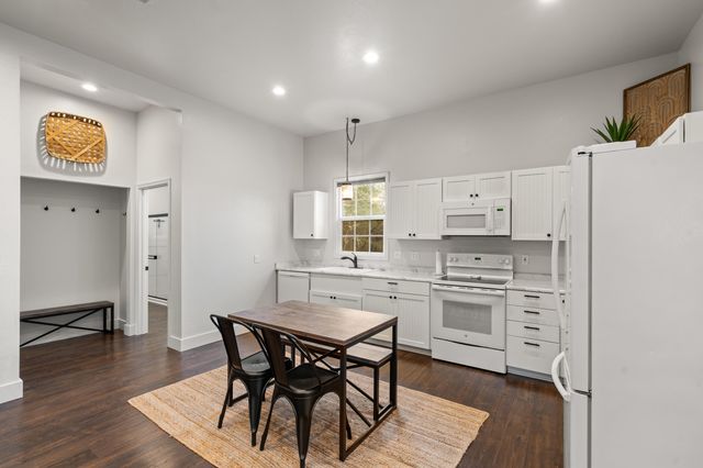 170 Pine Ridge Drive, Grants Pass, OR 97527