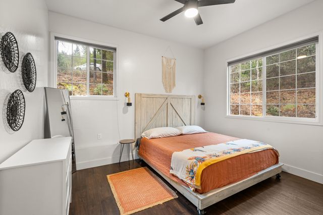 170 Pine Ridge Drive, Grants Pass, OR 97527