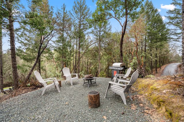 170 Pine Ridge Drive, Grants Pass, OR 97527