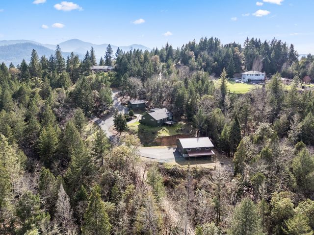 170 Pine Ridge Drive, Grants Pass, OR 97527