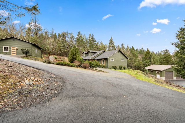 170 Pine Ridge Drive, Grants Pass, OR 97527