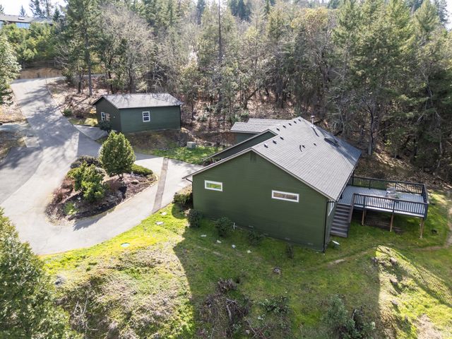 170 Pine Ridge Drive, Grants Pass, OR 97527