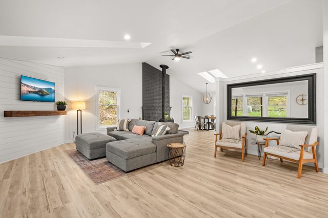 170 Pine Ridge Drive, Grants Pass, OR 97527