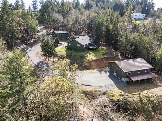 170 Pine Ridge Drive, Grants Pass, OR 97527