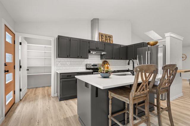 170 Pine Ridge Drive, Grants Pass, OR 97527