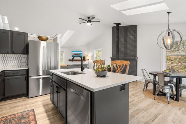 170 Pine Ridge Drive, Grants Pass, OR 97527