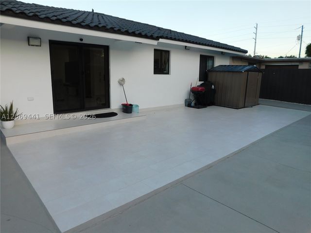 330 NW 43rd Pl 332, Miami, FL 33126
