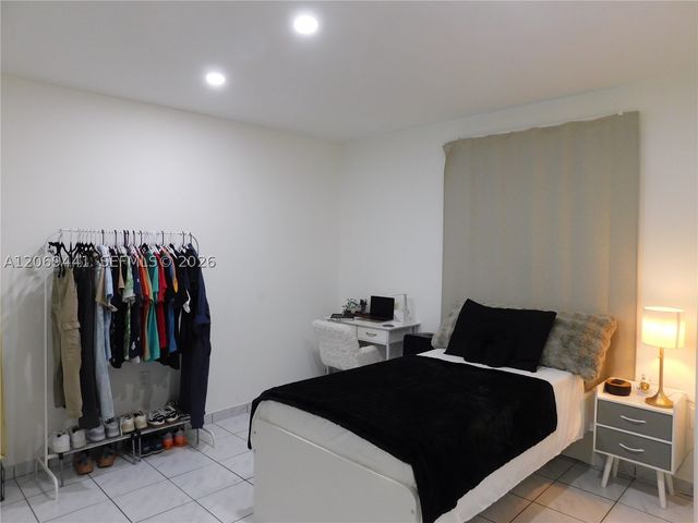330 NW 43rd Pl 332, Miami, FL 33126