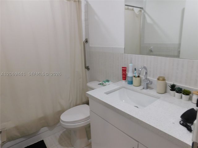 330 NW 43rd Pl 332, Miami, FL 33126