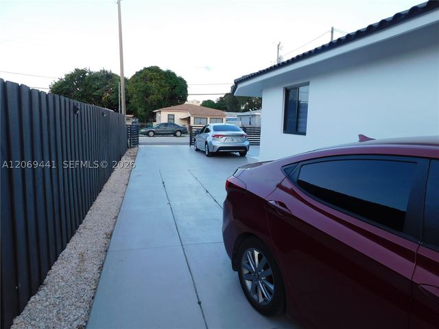 330 NW 43rd Pl 332, Miami, FL 33126