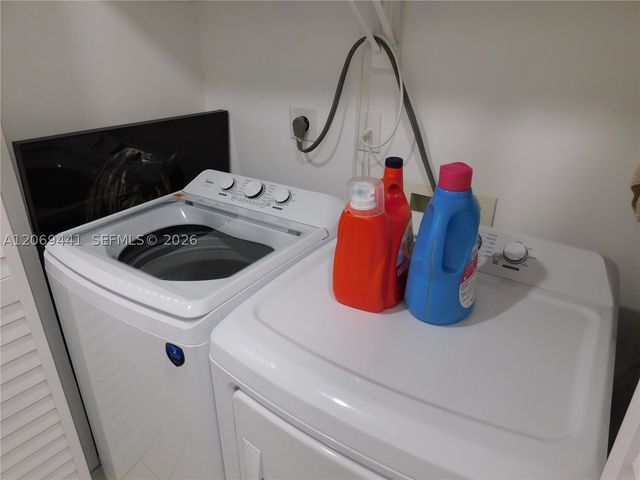 330 NW 43rd Pl 332, Miami, FL 33126
