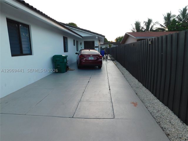 330 NW 43rd Pl 332, Miami, FL 33126