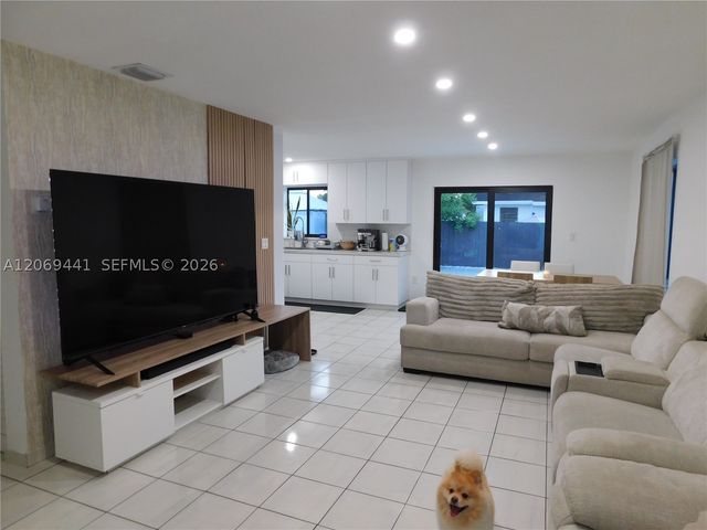 330 NW 43rd Pl 332, Miami, FL 33126