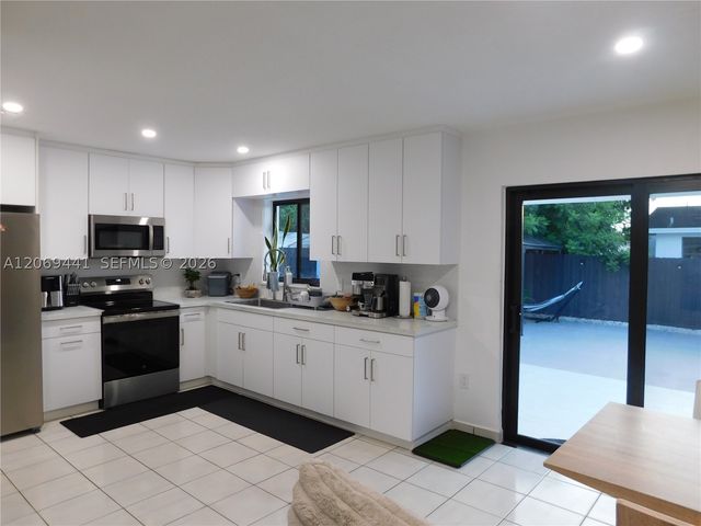 330 NW 43rd Pl 332, Miami, FL 33126