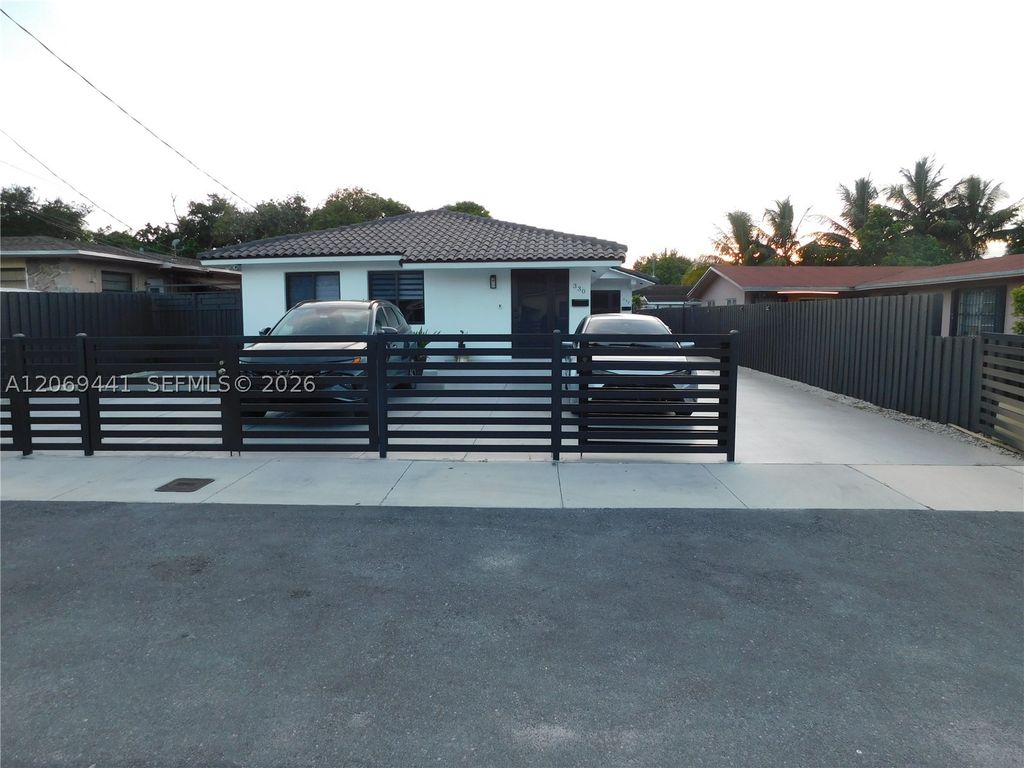 330 NW 43rd Pl 332, Miami, FL 33126