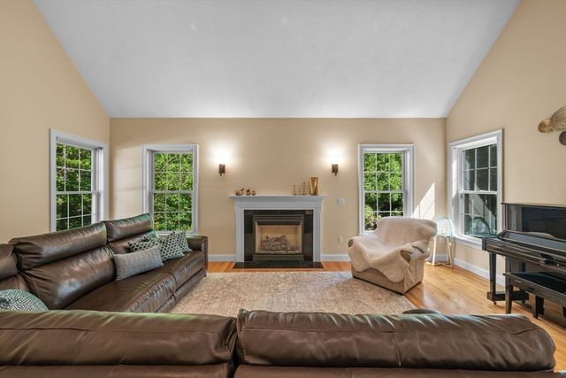 22 Sawyer Ln, Middleton, MA 01949