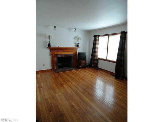 40 Bonita DR, Newport News, VA 23602