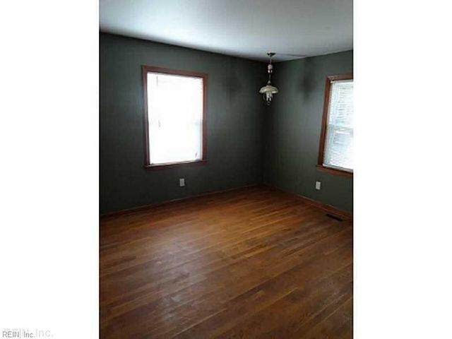 40 Bonita DR, Newport News, VA 23602
