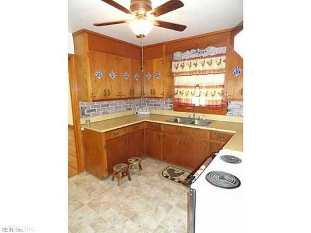 40 Bonita DR, Newport News, VA 23602