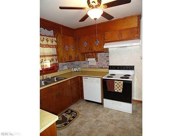 40 Bonita DR, Newport News, VA 23602