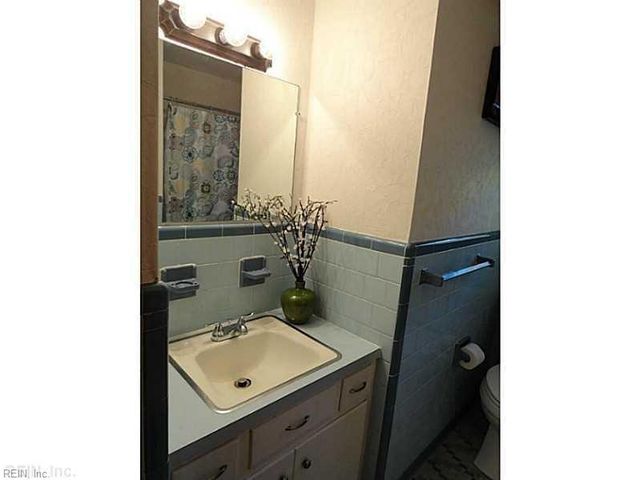 40 Bonita DR, Newport News, VA 23602