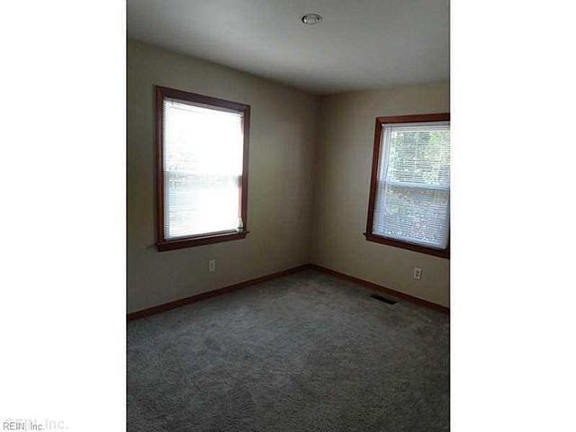 40 Bonita DR, Newport News, VA 23602