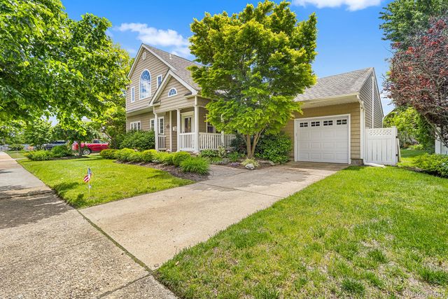 47 Clinton Place, Massapequa, NY 11758