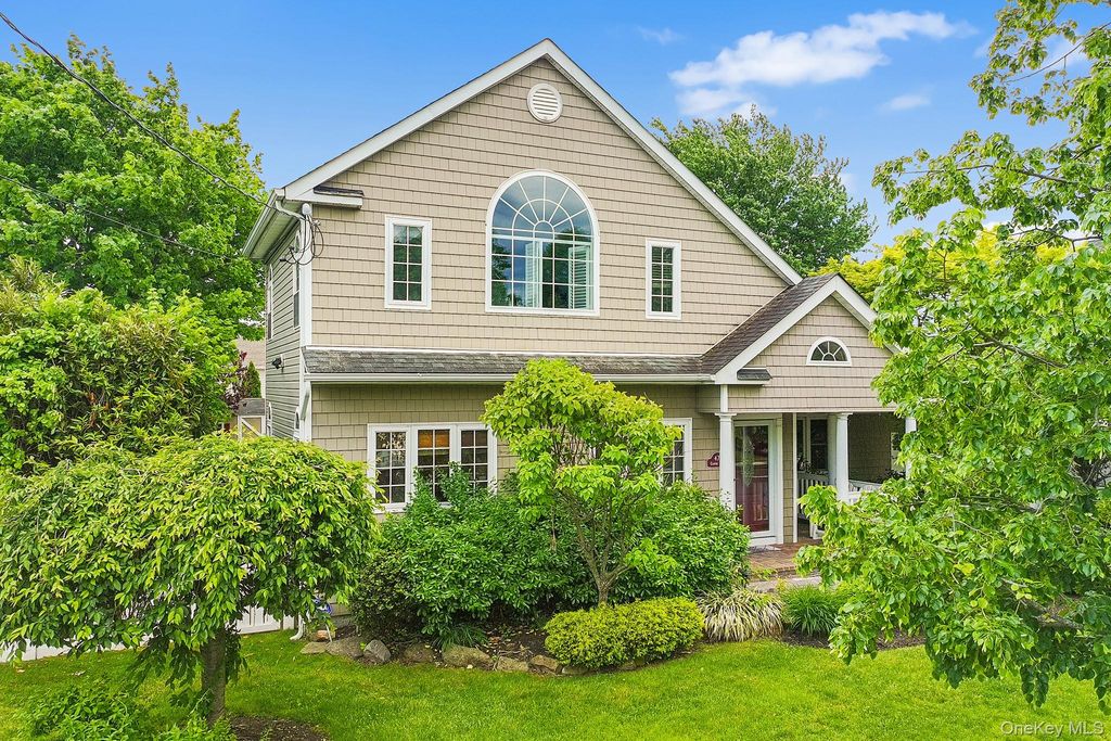 47 Clinton Place, Massapequa, NY 11758