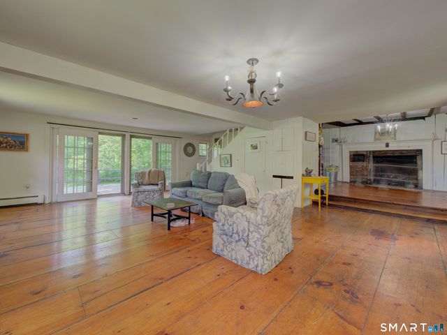 347 New London Turnpike, Stonington, CT 06378