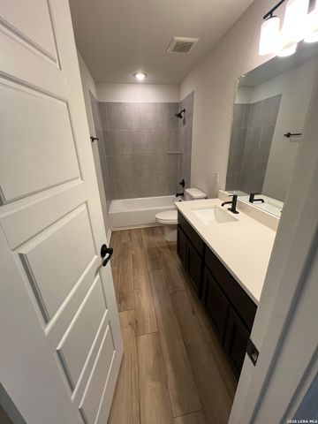 8332 Sunrise Glen, Selma, TX 78154