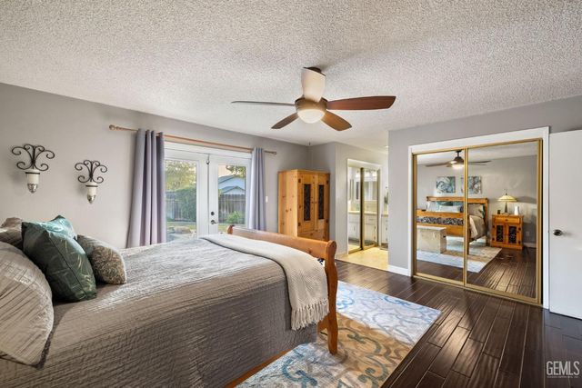 6001 Meadow Glen Way, Bakersfield, CA 93306