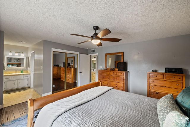 6001 Meadow Glen Way, Bakersfield, CA 93306