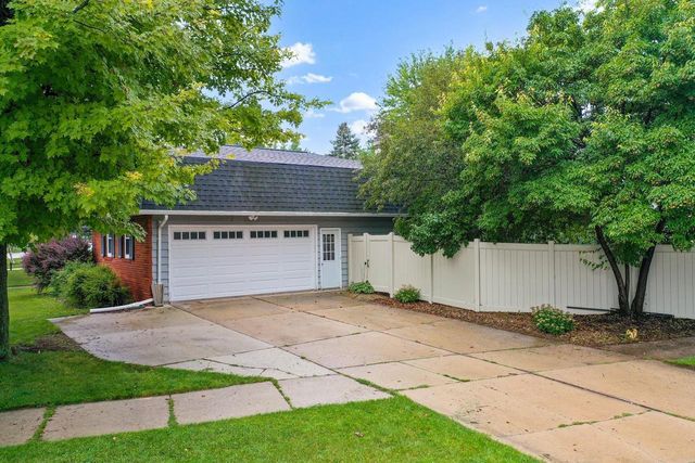 2910 GRANDE, Green Bay, WI 54301