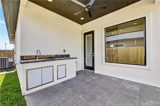 5801 N Rayo Del Sol Street, Edinburg, TX 78542