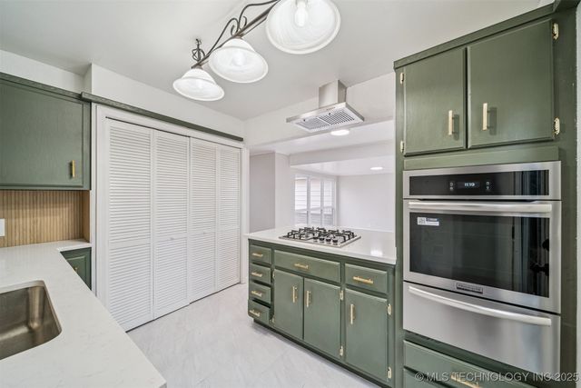 5733 E 4th Street, Tulsa, OK 74112