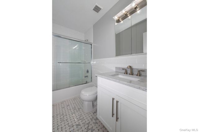 425 Newbridge Road 24, East Meadow, NY 11554