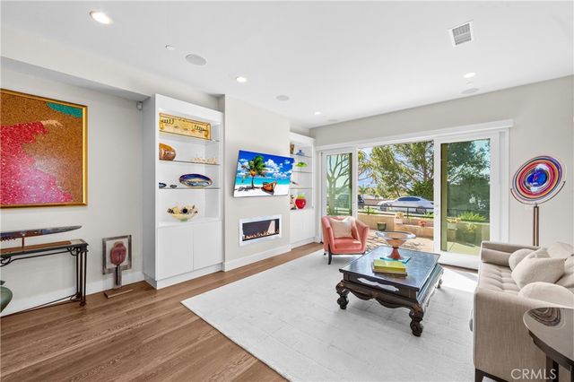 621 Frankfort Avenue, Huntington Beach, CA 92648