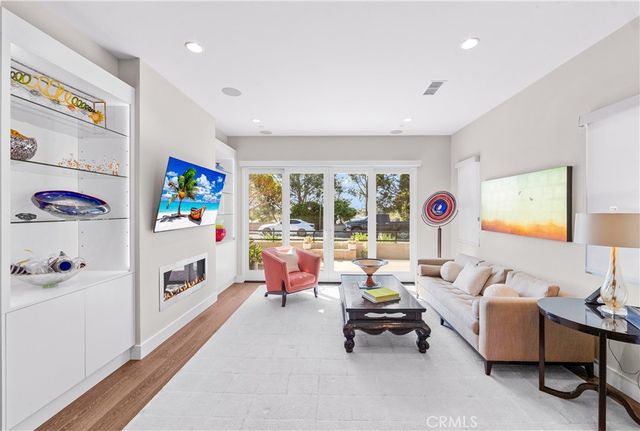 621 Frankfort Avenue, Huntington Beach, CA 92648