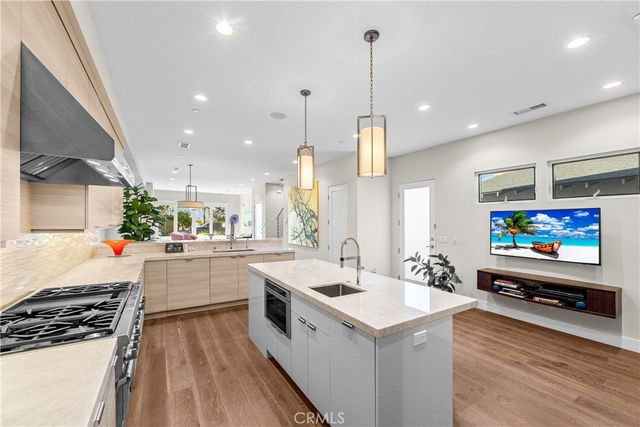 621 Frankfort Avenue, Huntington Beach, CA 92648