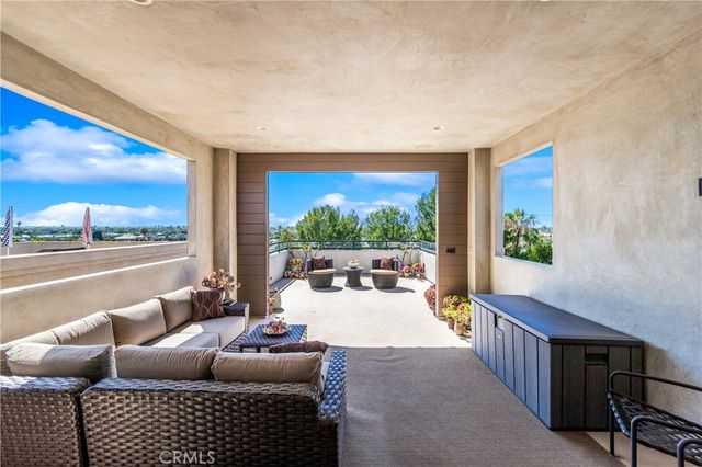 621 Frankfort Avenue, Huntington Beach, CA 92648
