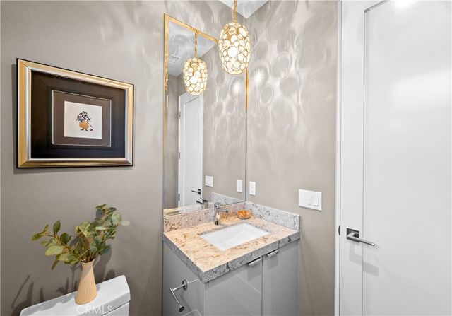 621 Frankfort Avenue, Huntington Beach, CA 92648