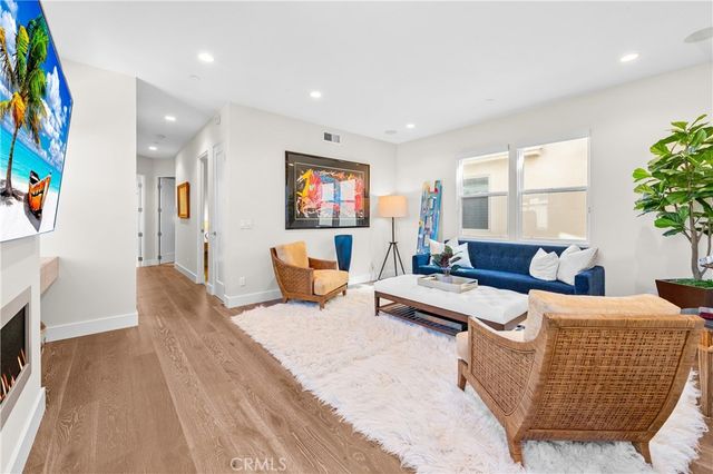 621 Frankfort Avenue, Huntington Beach, CA 92648