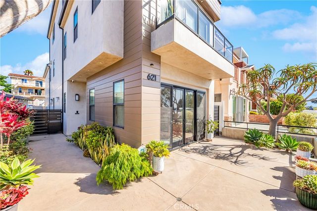 621 Frankfort Avenue, Huntington Beach, CA 92648